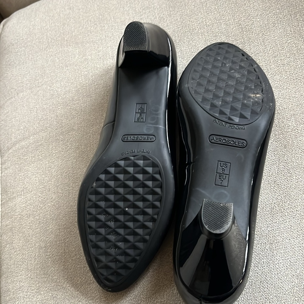 Aerosoles Heelrest black patent pumps! - Picture 5 of 6